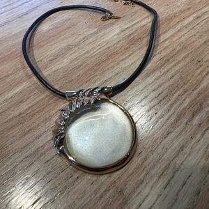 Alexis Bittar STUNNING STATEMENT, choker 2.5” rd opalescent/gold accent 12” cord